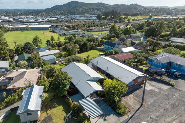 15 Raewyn Street Morningside_24