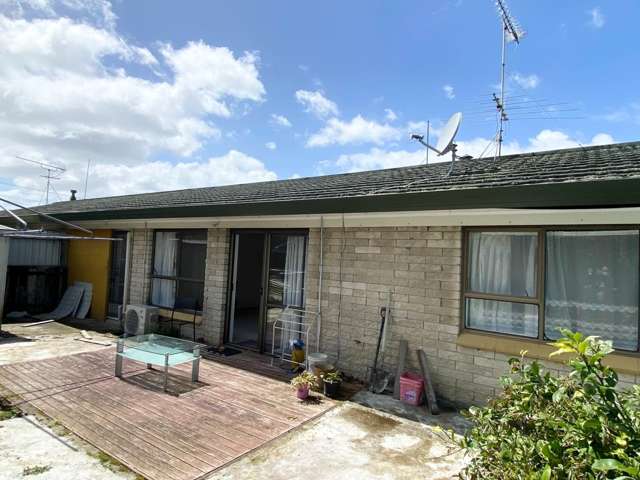 Here is a Cute, Retro 2 bedroom unit