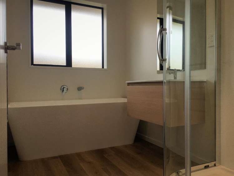 17 Tobollie Drive 11103_6