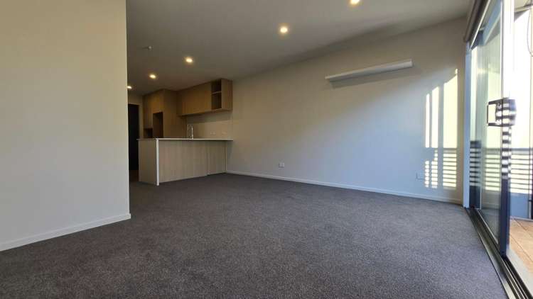 3/7 Bertram Grove Naenae_2