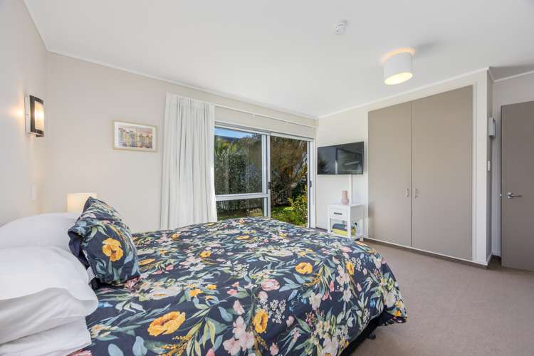 2/984 Whangaparaoa Road Manly_14