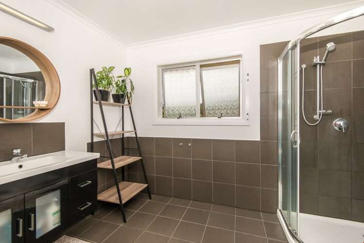 2/18 Puketitiro Street Glen Eden_12