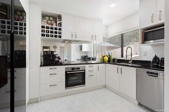 2/32 Sunset Road Unsworth Heights_2