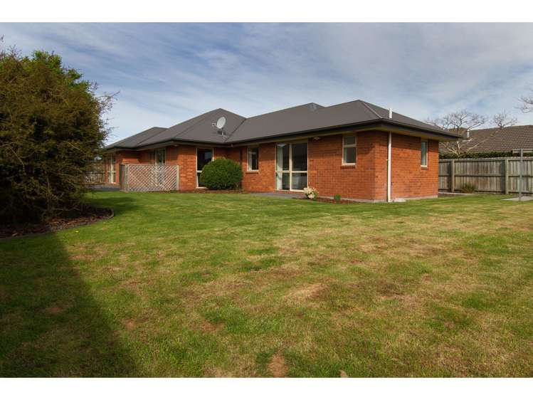 22 Parkside Crescent Northwood_12