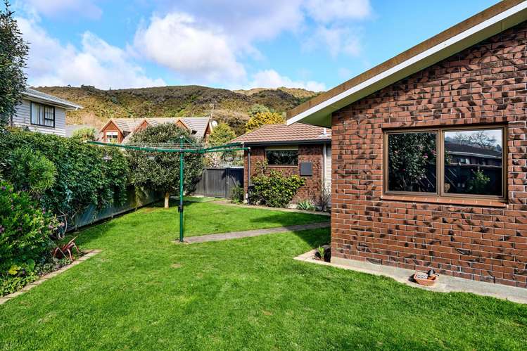 23 Mcenroe Grove Naenae_21