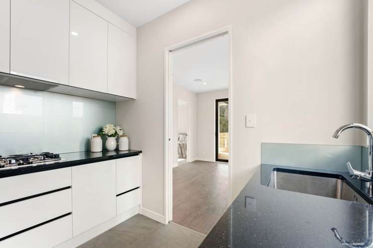 39 Koropa Road Flat Bush_17