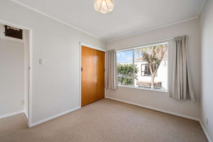 8/218 Onepu Road Lyall Bay_6