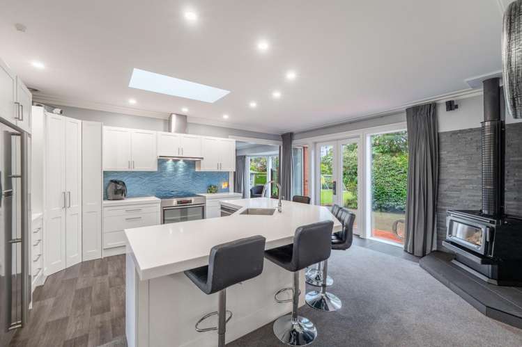 740 Queens Drive Waikiwi_8