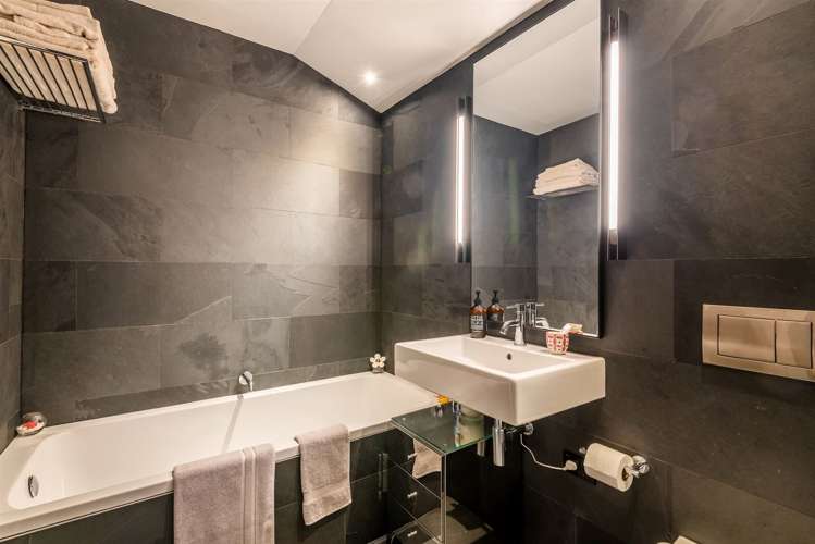 6 Westwell Road Belmont_18