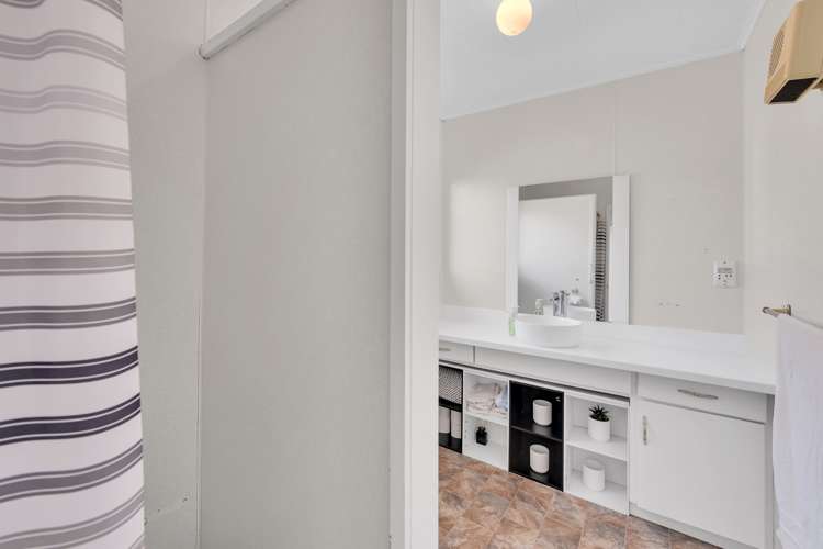 3 Helena Way The Wood_13