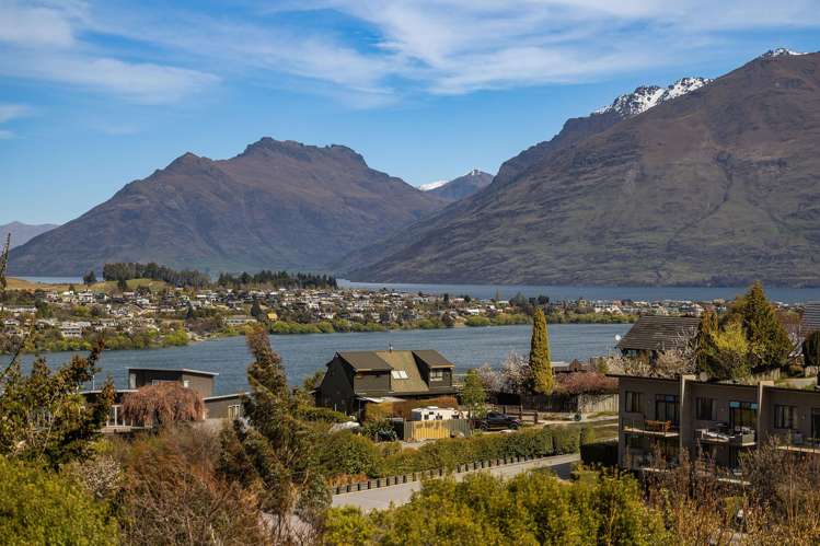 9 & 10/64 Goldfield Heights Queenstown_11