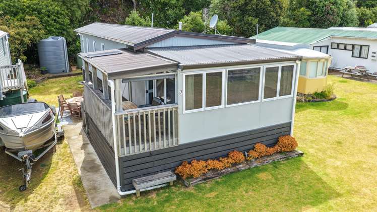 Tram 7 949 Thames Coast Road Waikawau_2