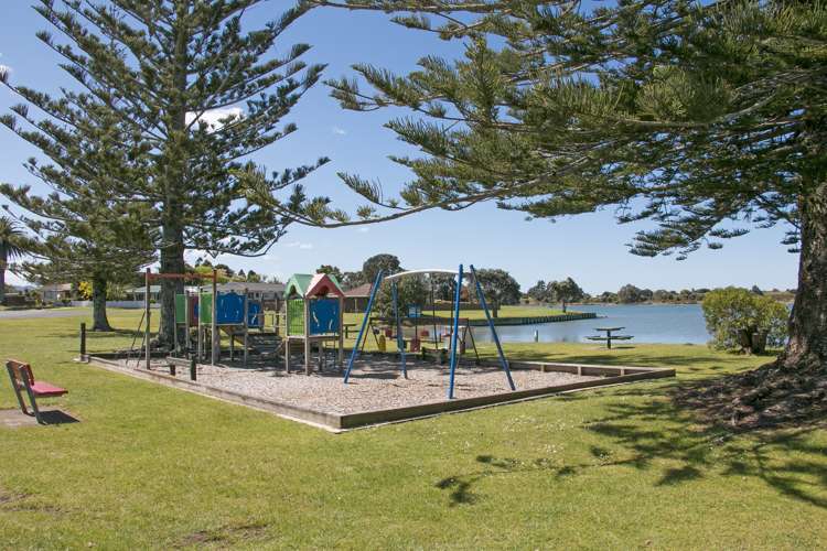 6 Sandleigh Drive Athenree_19