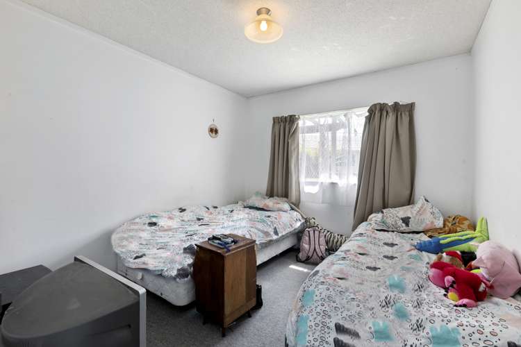 2/3 Hewer Crescent Naenae_6