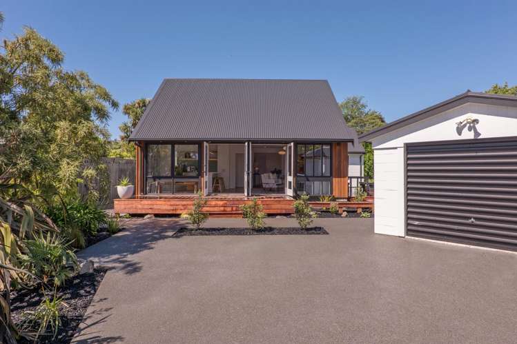 10 Esher Place Saint Martins_20