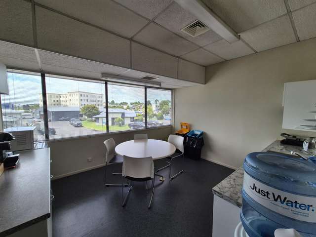 9/295 Lincoln Road Henderson North_4