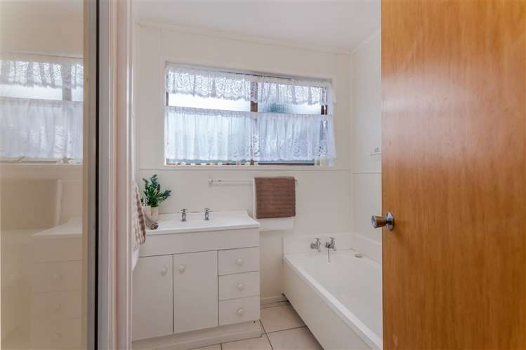 61 Solar Road Glen Eden_9