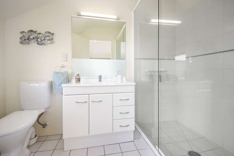 4/8 Tuscany Way Te Atatu Peninsula_17