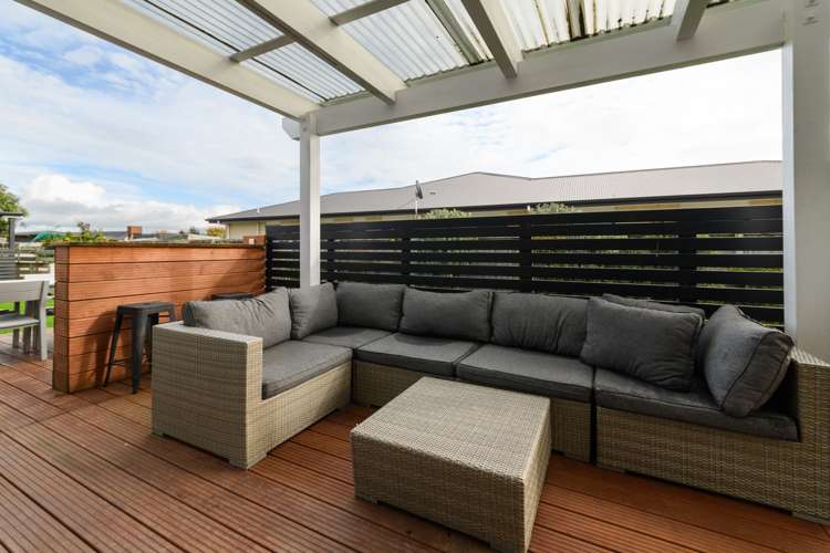 7 Roots Street East Feilding_23