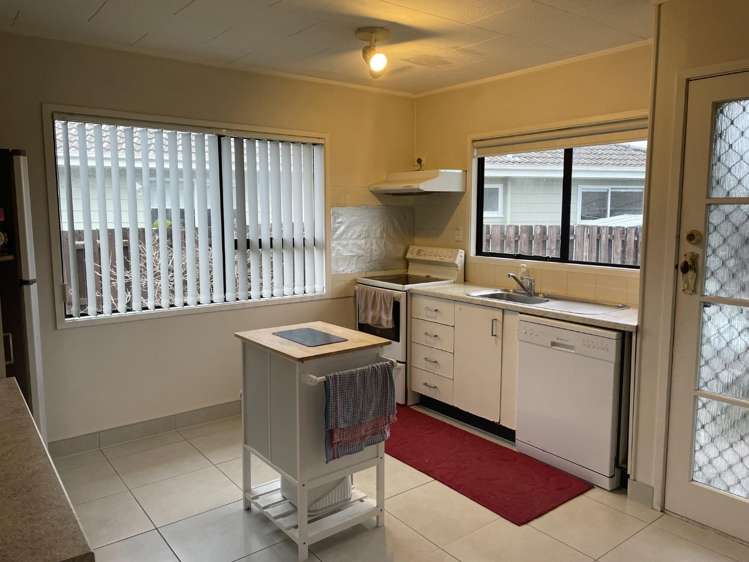 2/1 Barbados Dr Unsworth Heights_5