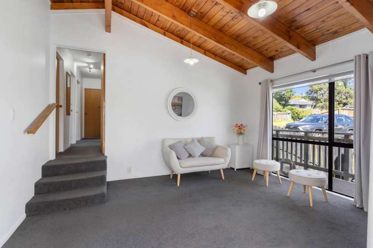 2/62 Trias Road Totara Vale_3