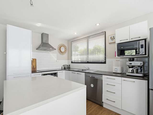 2/342C Royal Road Massey_4