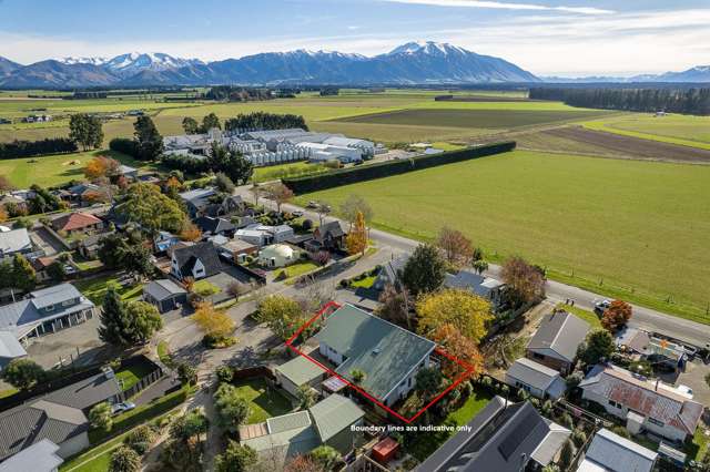 Versatile family living with guest wing in Methven