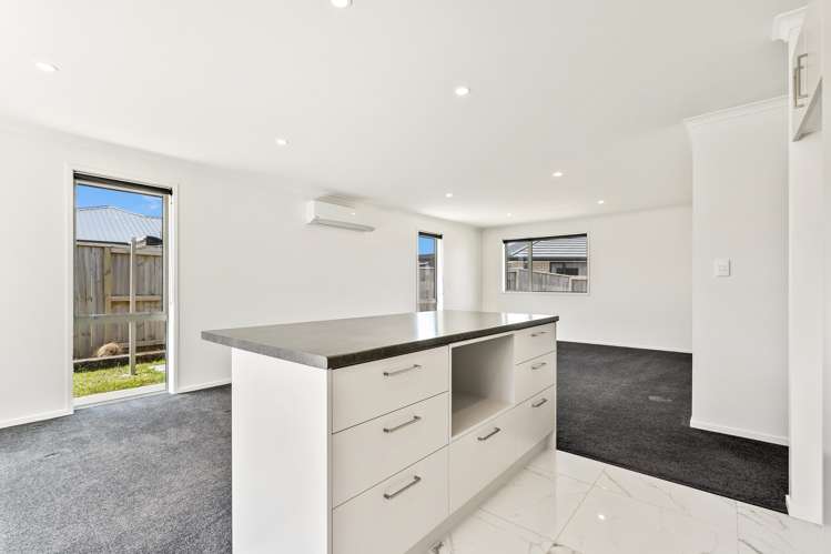 12 Saint Michael Crescent One Tree Point_36