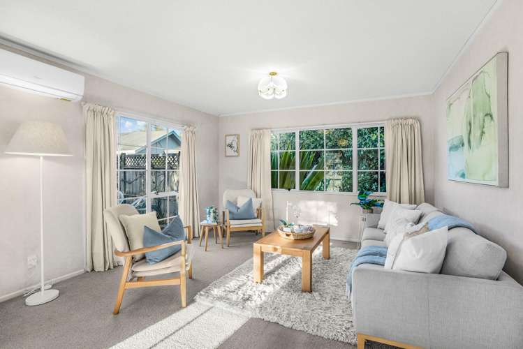 11/169 Whites Line East Waiwhetu_4