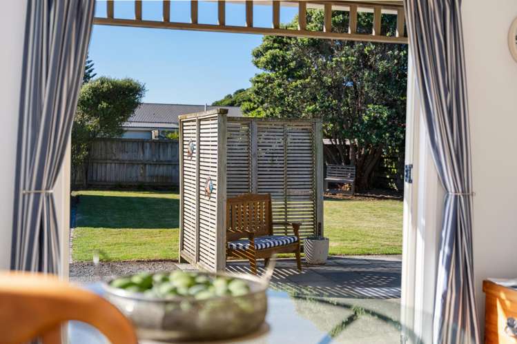 8 Manuka Street Otaki Beach_21