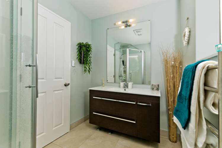 5 Kimberly Grove Greenhithe_13