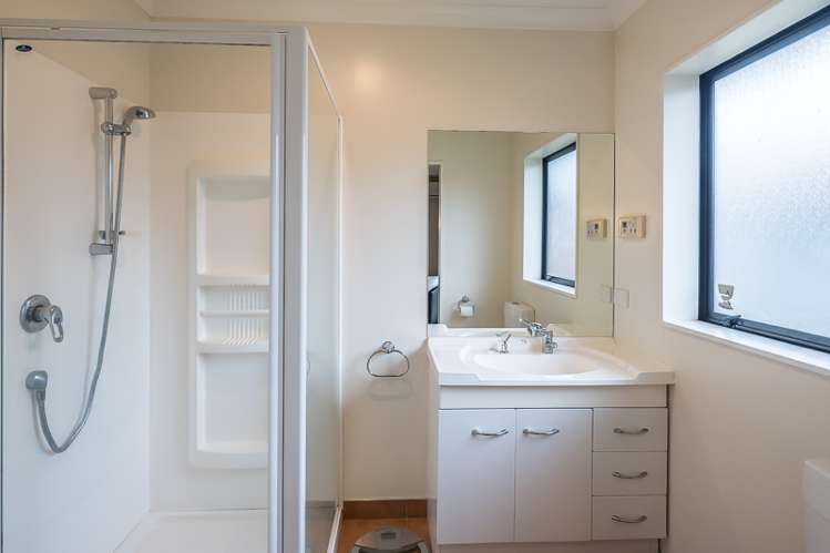 96 Guildford Drive Paraparaumu Beach_12