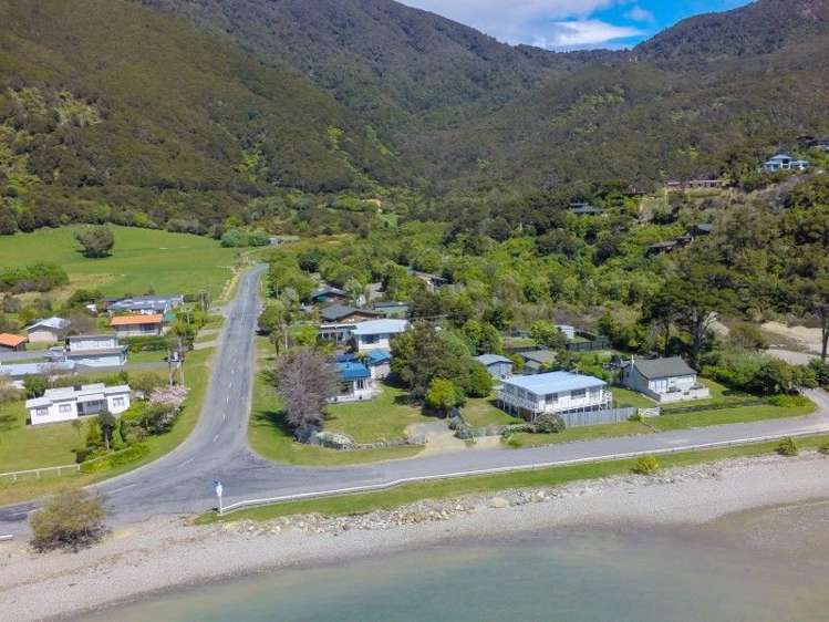 2 Esplanade Okiwi Bay_19