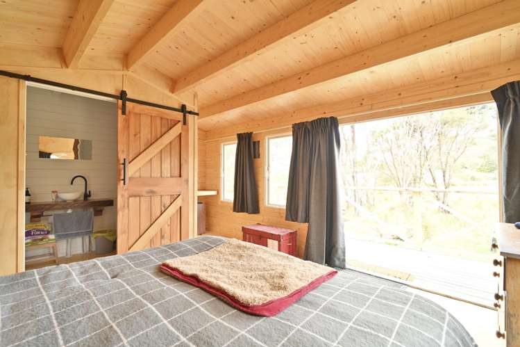 1550 Glenora Road Akitio_49