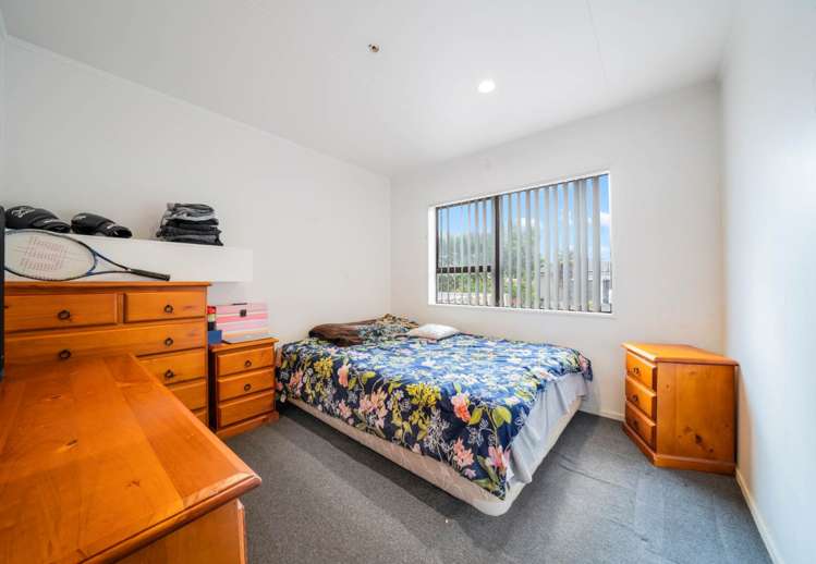 2/18 Frobisher Way Clendon Park_9