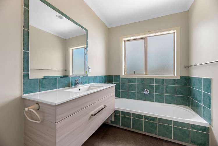 8A The Drive Brookfield_13