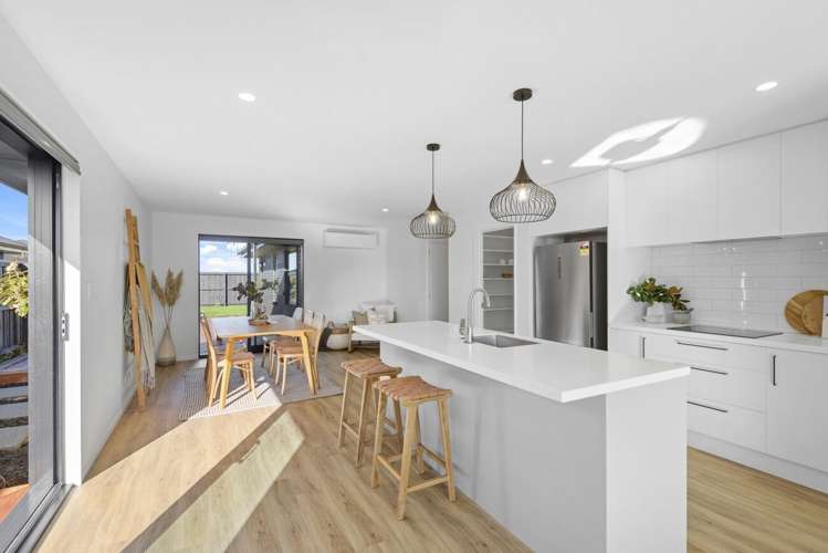 42 Finstock Way 11103_2
