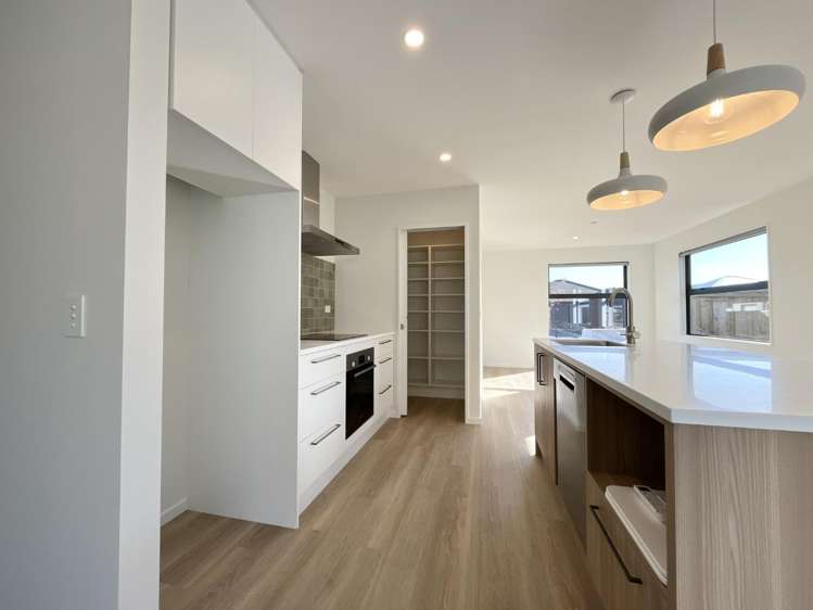 18 Rita Angus Road 10145_2
