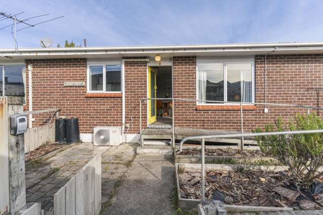 Brick Unit with Garage and Double Glazing