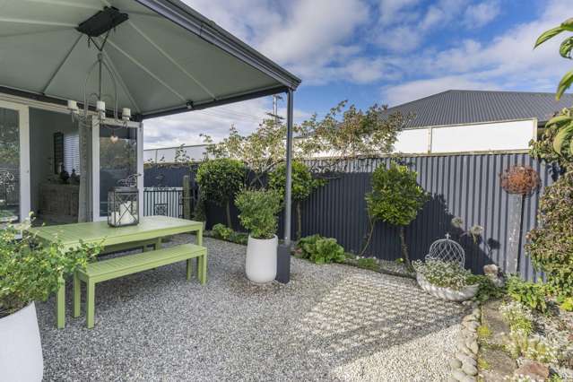 Quite Possibly the Cutest Cottage in Milton!