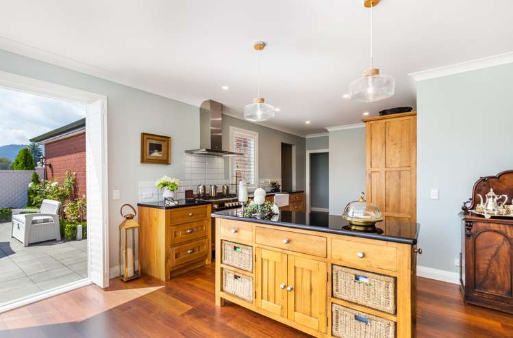 35 Coprosma Crescent Waipahihi_14