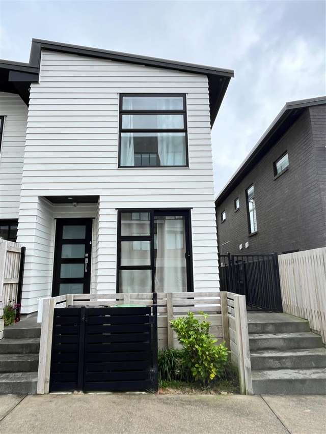 MODERN 3-BEDROOM TOWNHOUSE – TE ATATU SOUTH