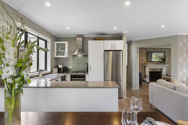 33 Roland Road Greenhithe_16