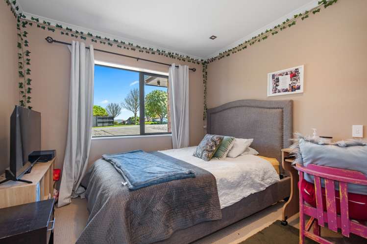 14 Compton Grove Huntington_12