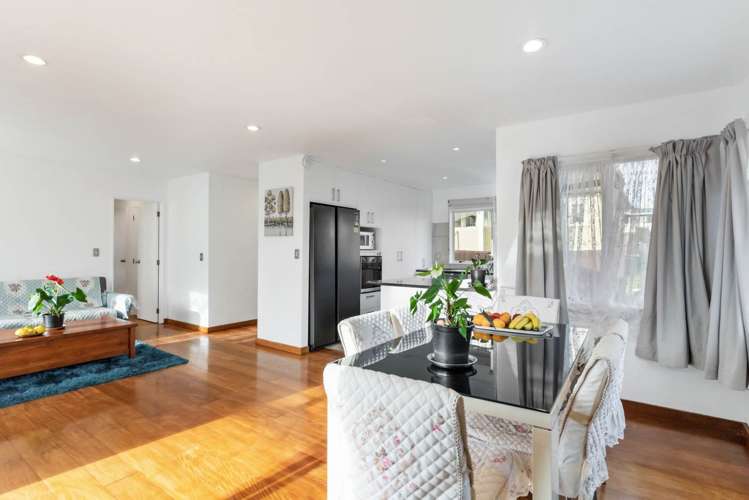 2/52 College Road Northcote_3