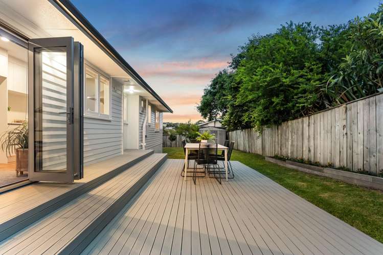 39 Fairclough Road Beach Haven_11