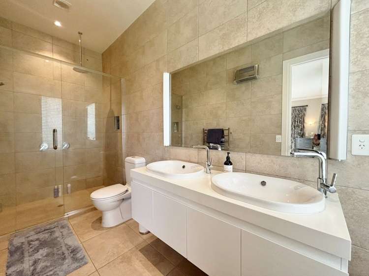 632 Marshland Road Marshland_27