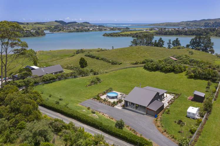 239 Hills Road Raglan_1