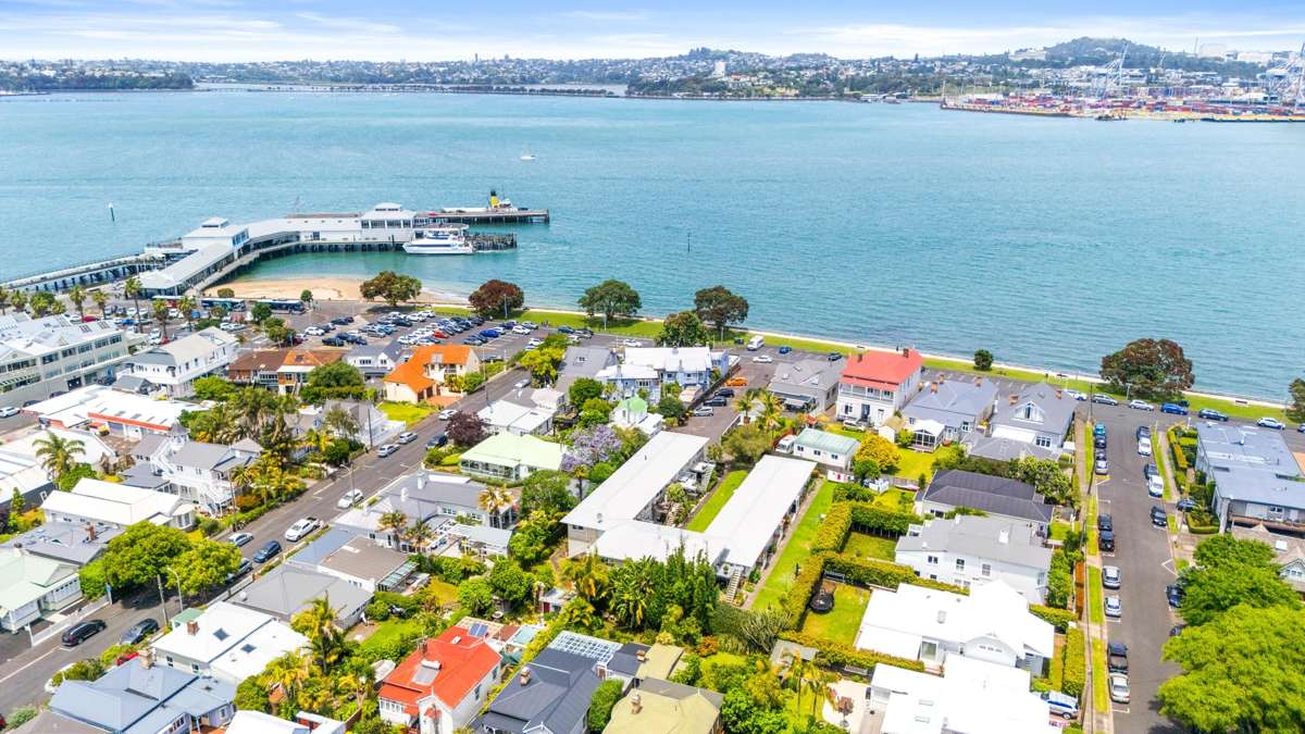 3/16 Queens Parade_2