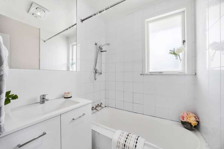 88 Cobham Crescent Kelston_5